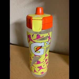 Brand new Serena Williams Gatorade GX water bottle and pin - 30oz